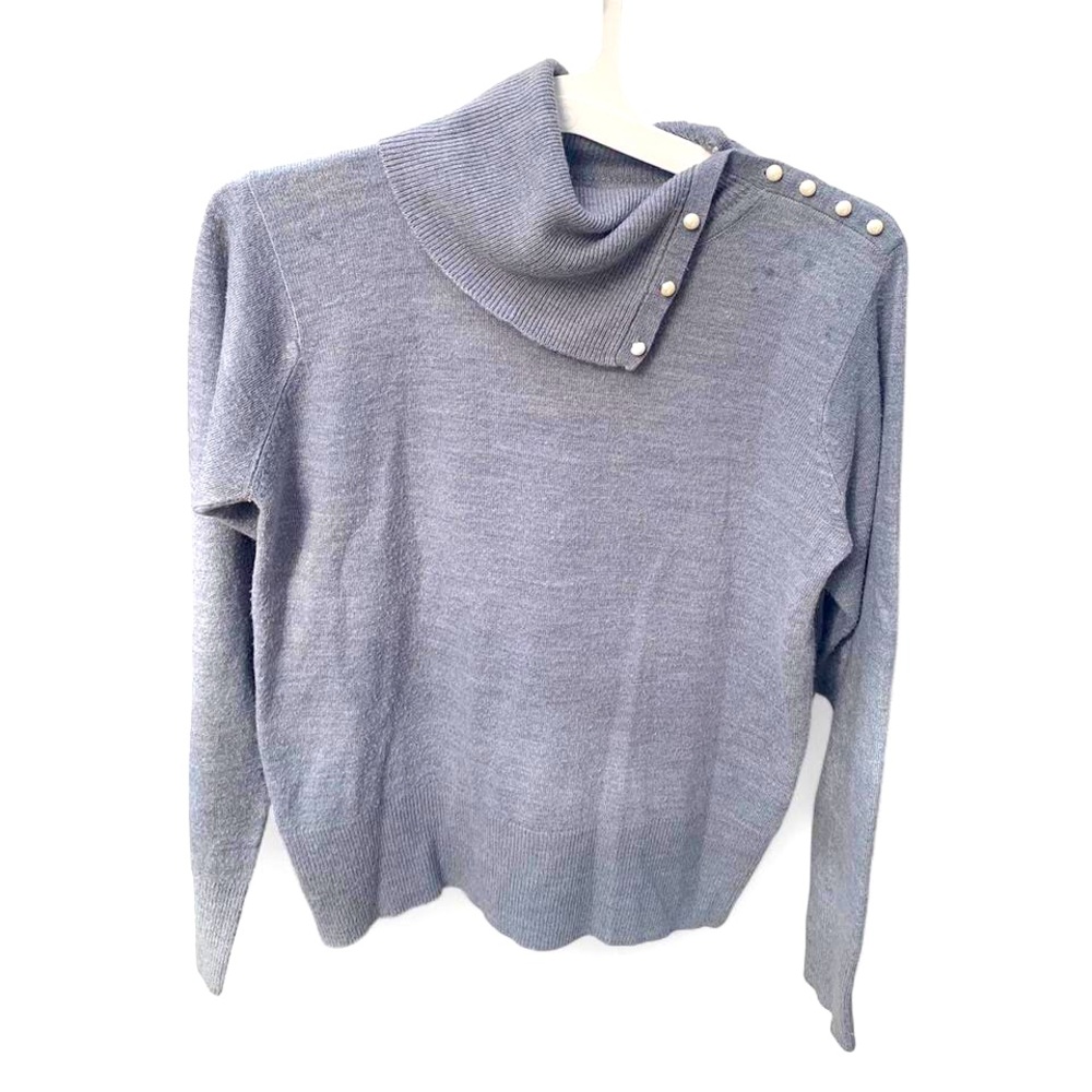 Vintage Gray Turtleneck with Pearls
